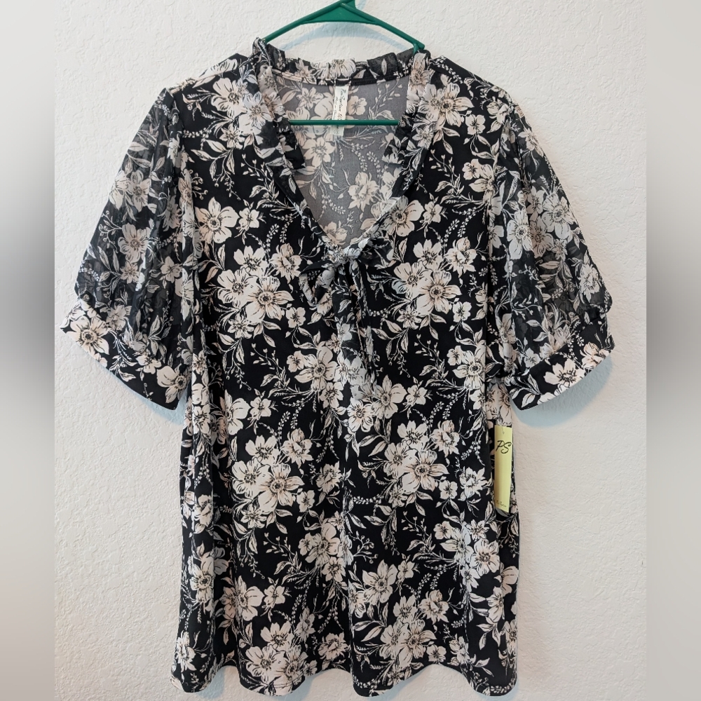 PerSeption Women Black With White Flowers Short Sleeve Blouse 1X